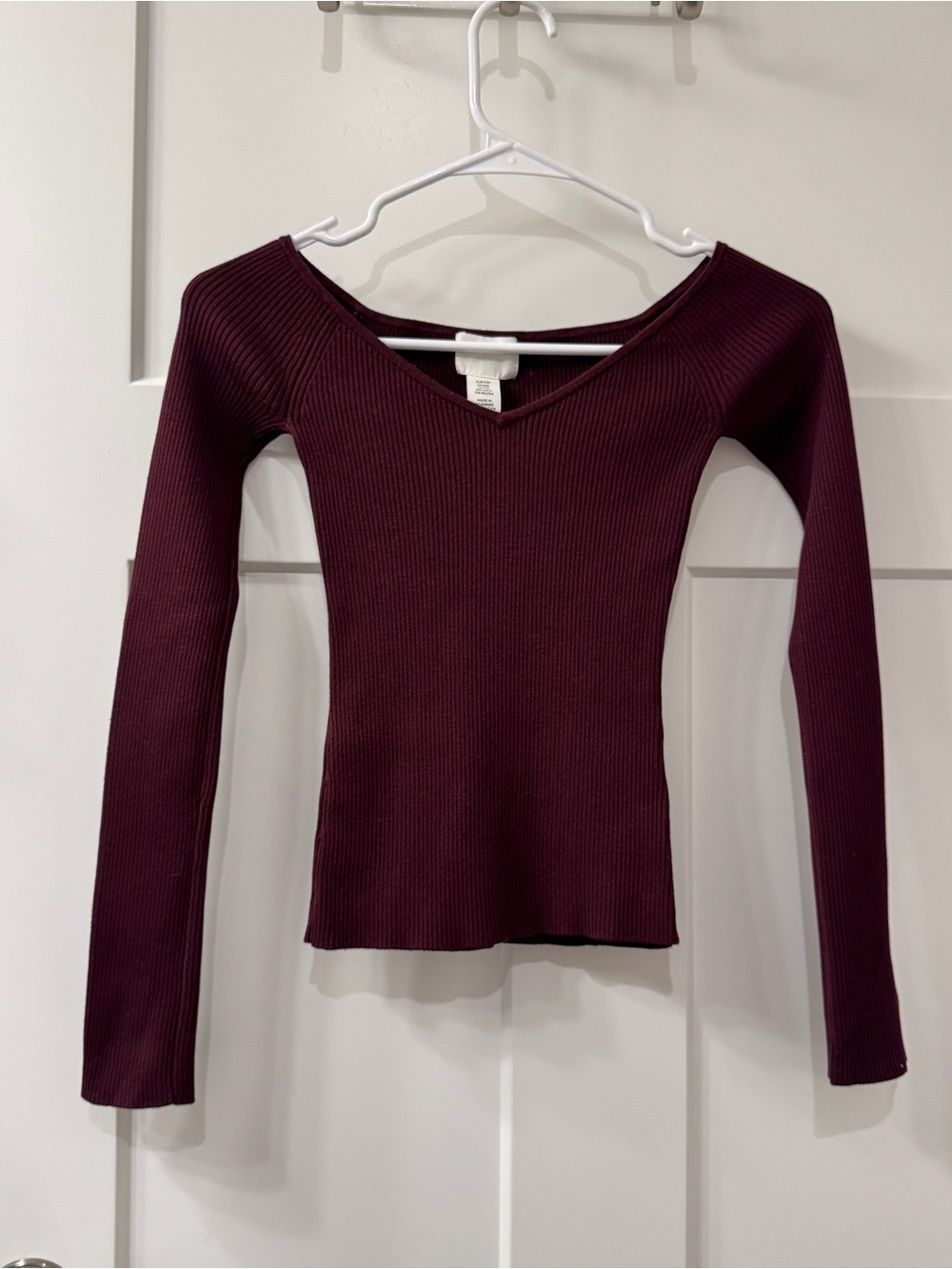 Size XXS H&M Burgundy Ribbed Knit Long Sleeve Top Fitted V-Neck Sweater